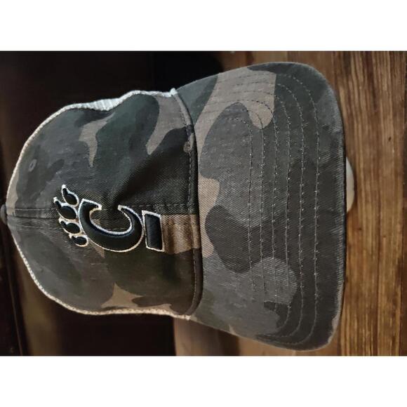 Captivating Other - Cincinnati Bearcats NCAA - camo trucker hat by captivating